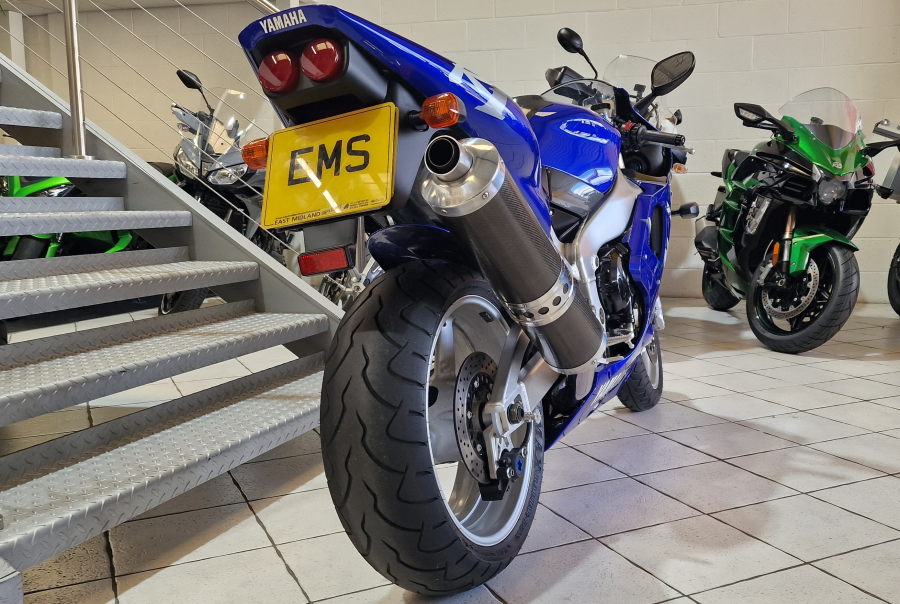 Yamaha R1
