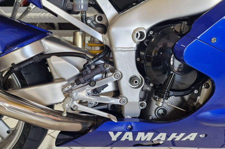 Yamaha YZF R1