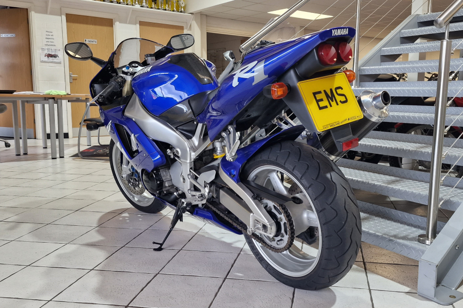 Yamaha YZF R1