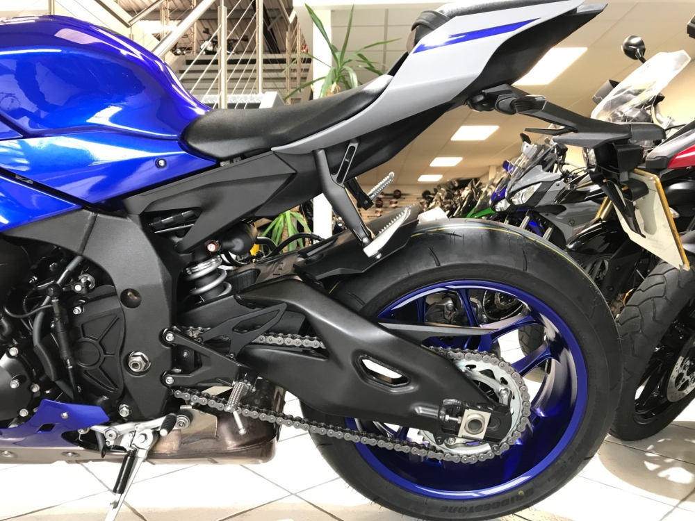 Yamaha R1
