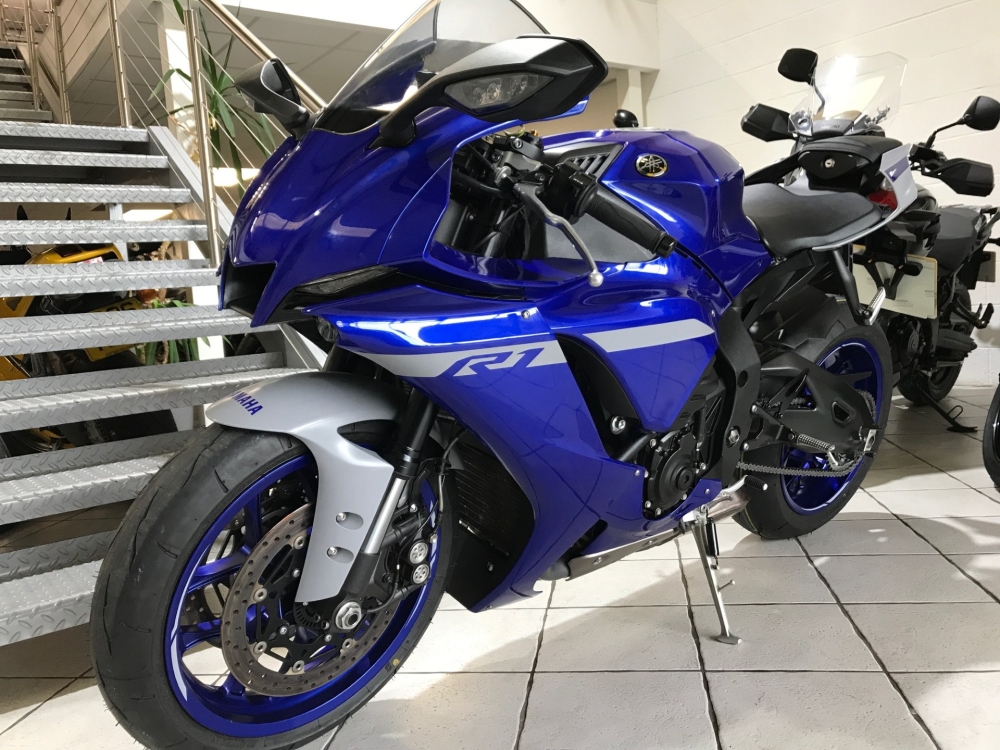 Yamaha R1