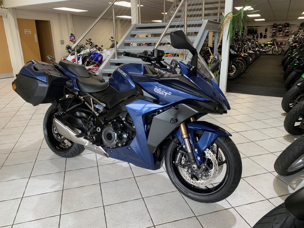 Suzuki GSX-S1000 GT Plus