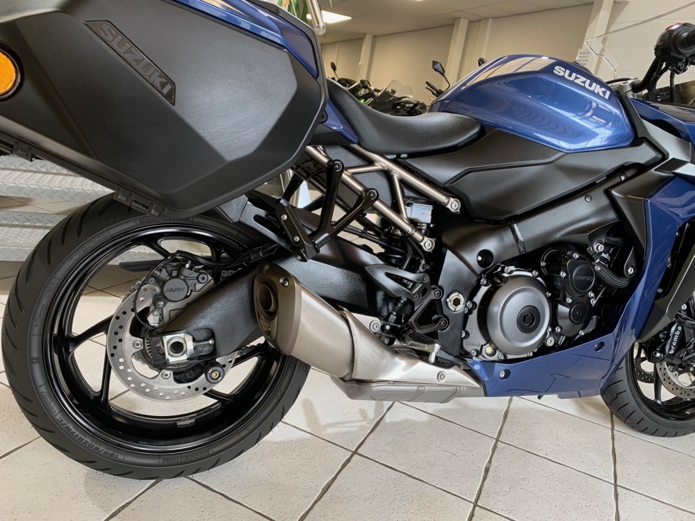 Suzuki GSX-S1000 GT Plus