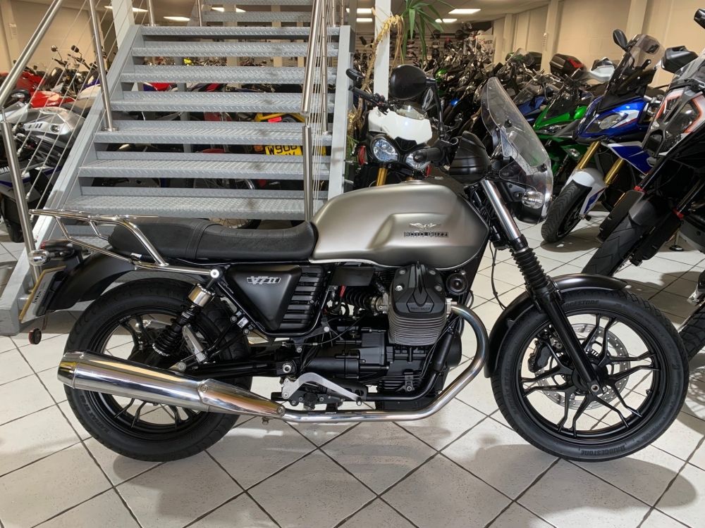 Moto Guzzi V7 Stone