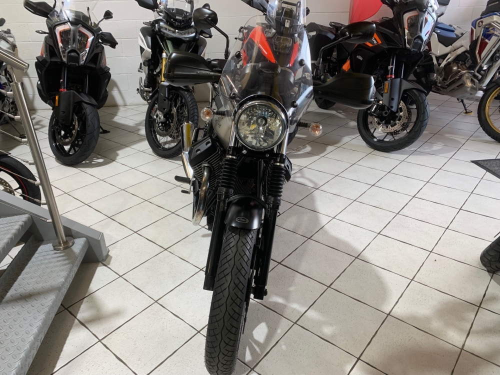 Moto Guzzi V7 Stone