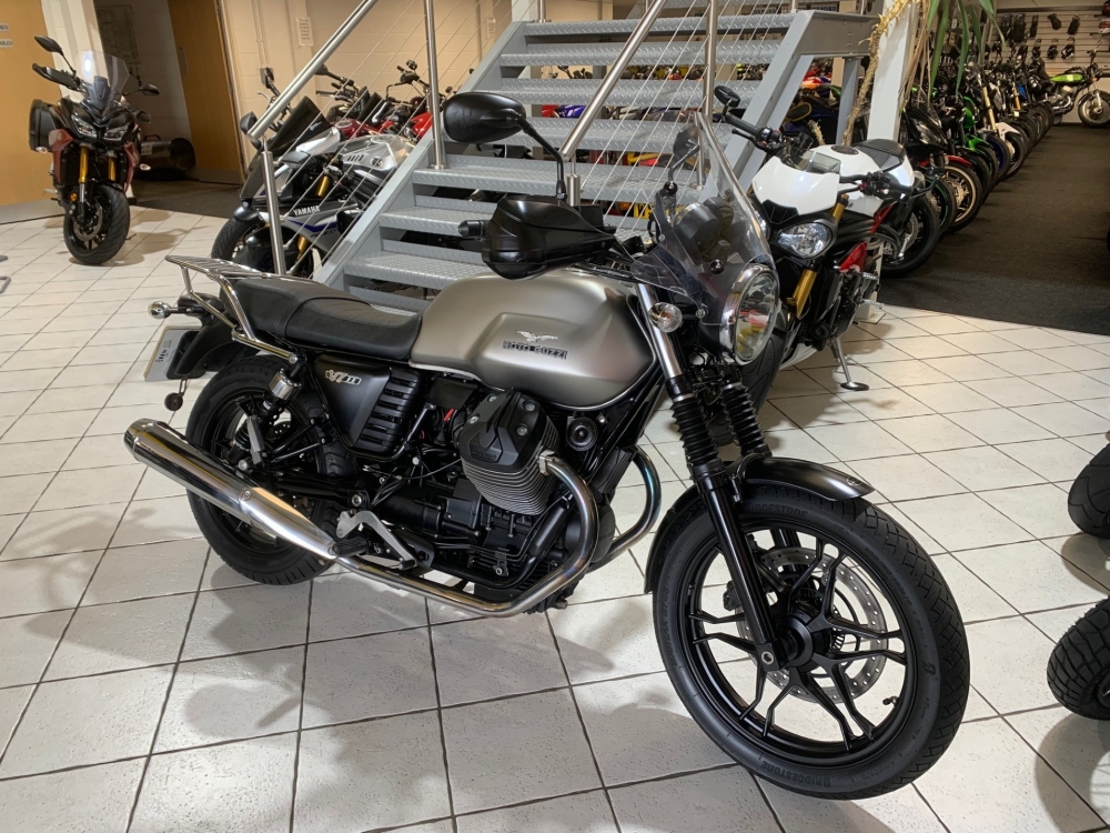 Moto Guzzi V7 Stone