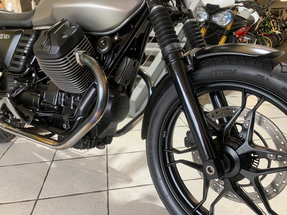 Moto Guzzi V7 Stone