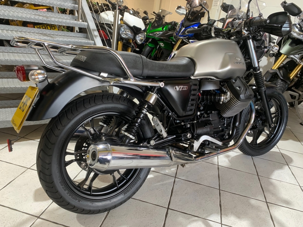Moto Guzzi V7 Stone