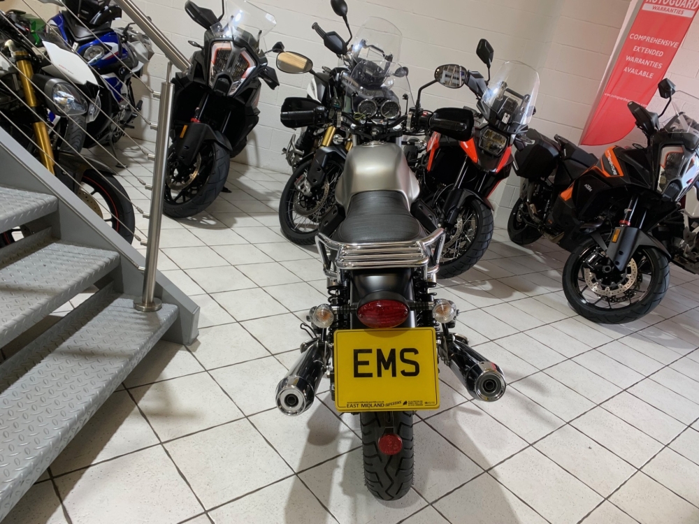 Moto Guzzi V7 Stone