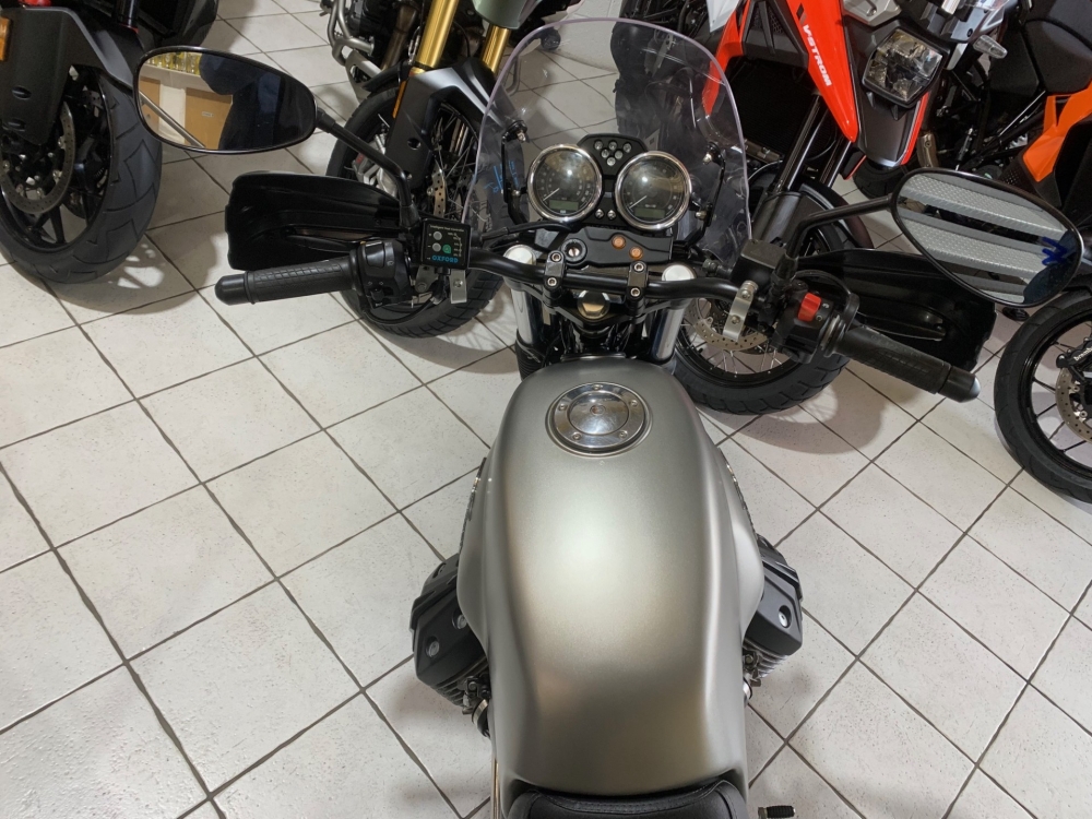 Moto Guzzi V7 Stone