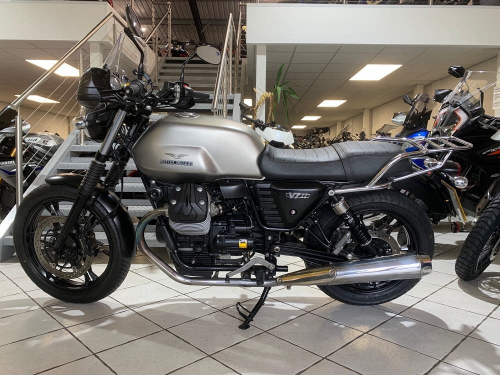 Moto Guzzi V7 Stone