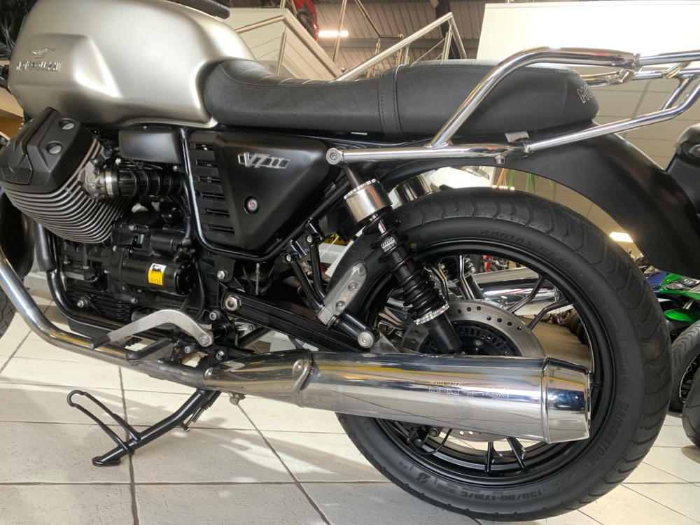 Moto Guzzi V7 Stone