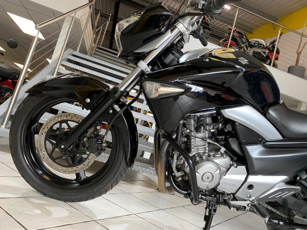 Suzuki Inazuma 250