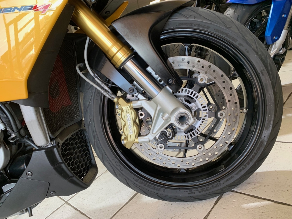 Aprilia Tuono V4 APRC