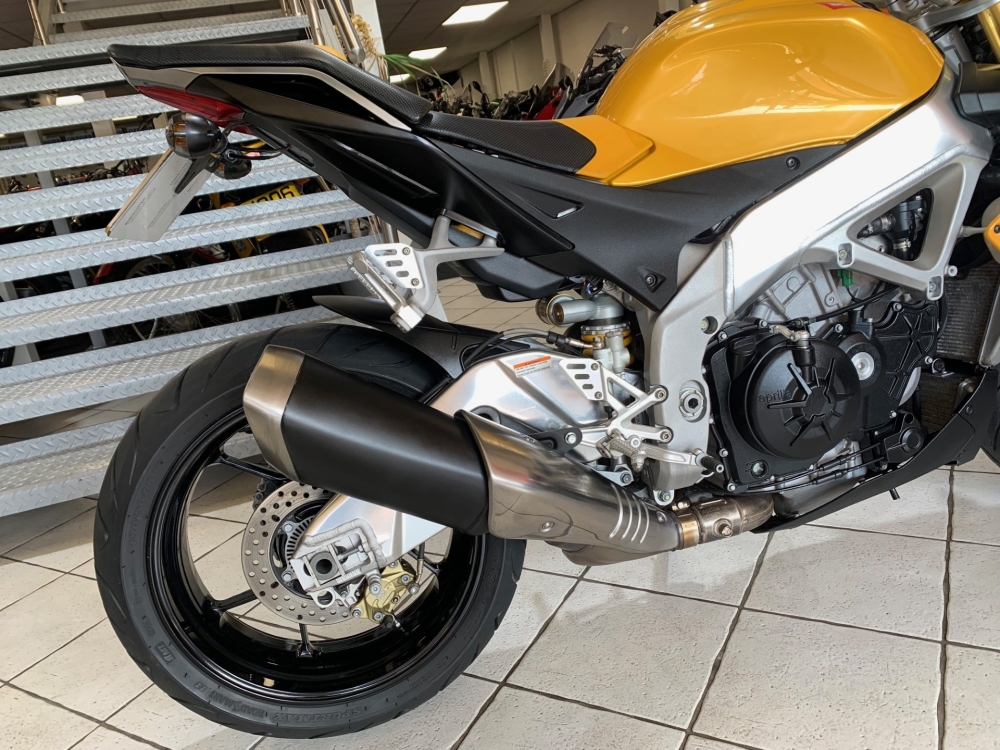 Aprilia Tuono V4 APRC