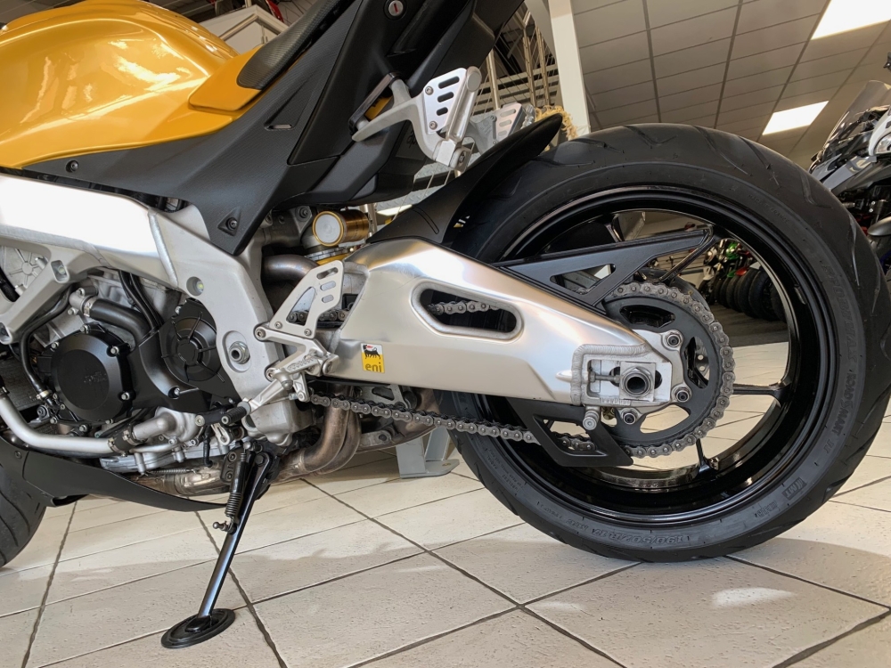 Aprilia Tuono V4 APRC