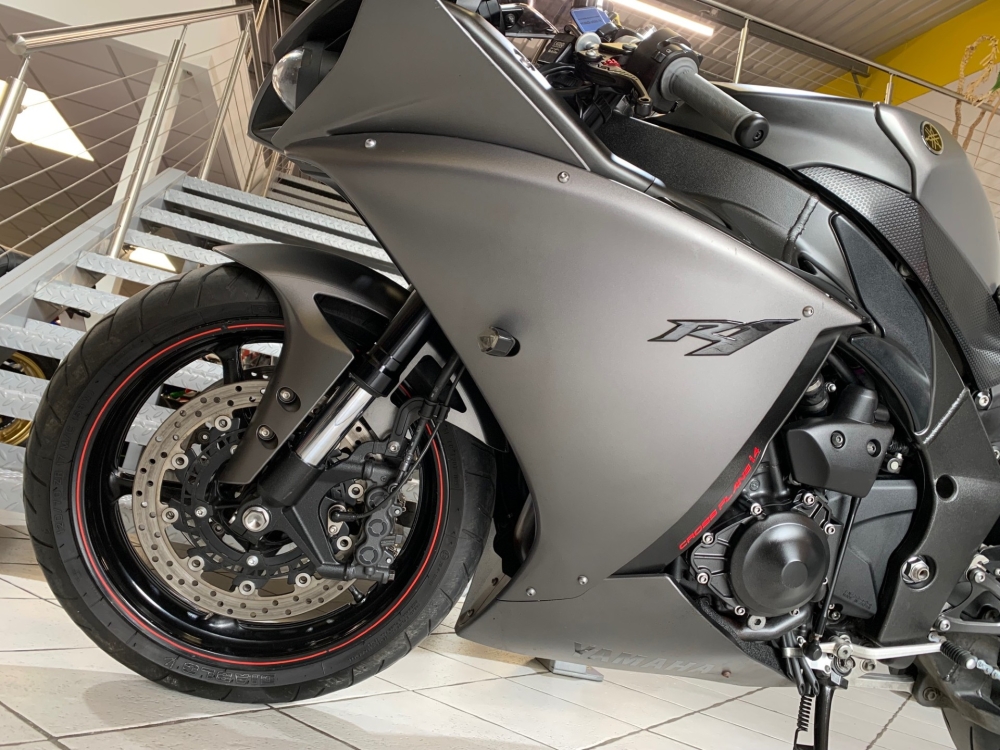 Yamaha R1