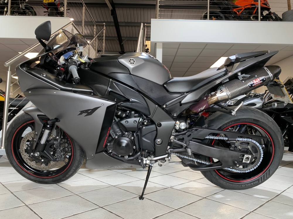 Yamaha R1