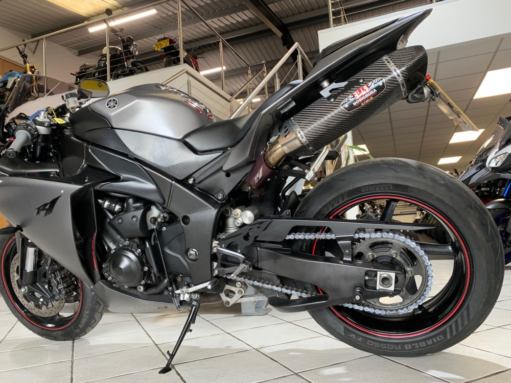 Yamaha R1