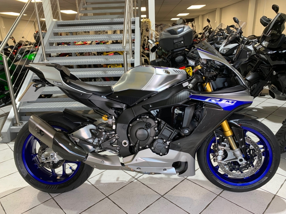Yamaha R1M