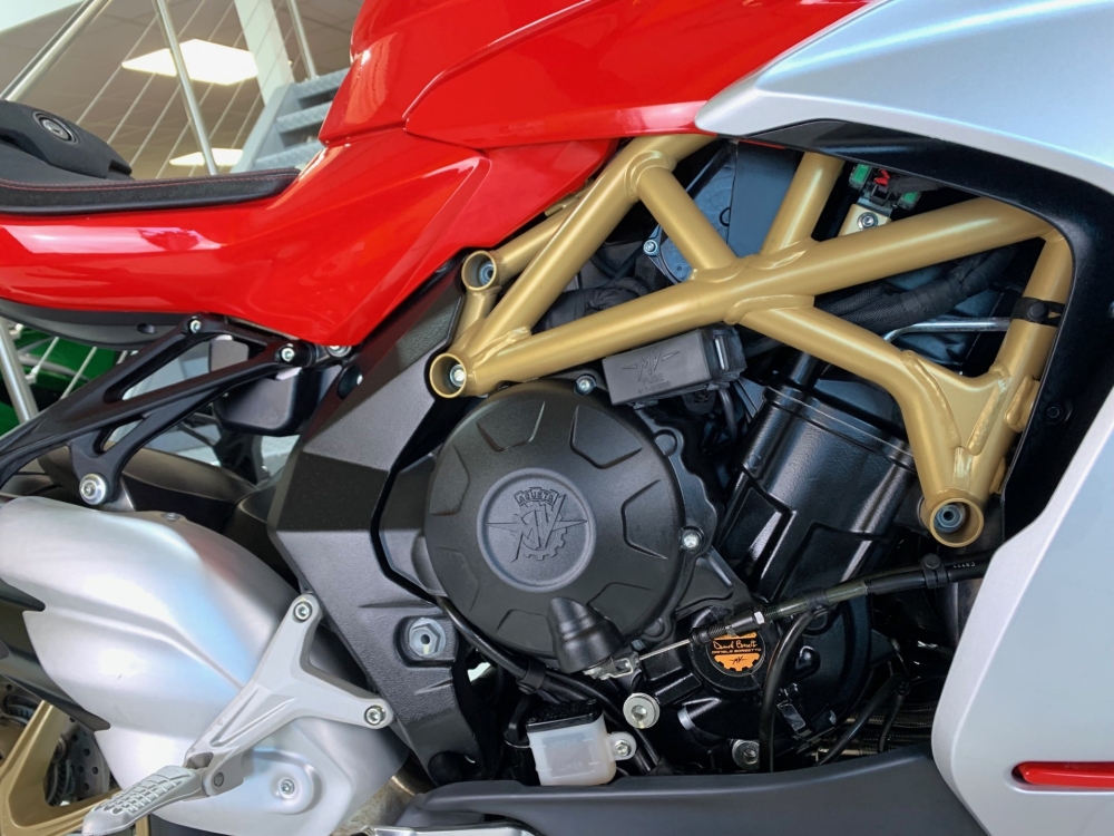 M.V Superveloce 800