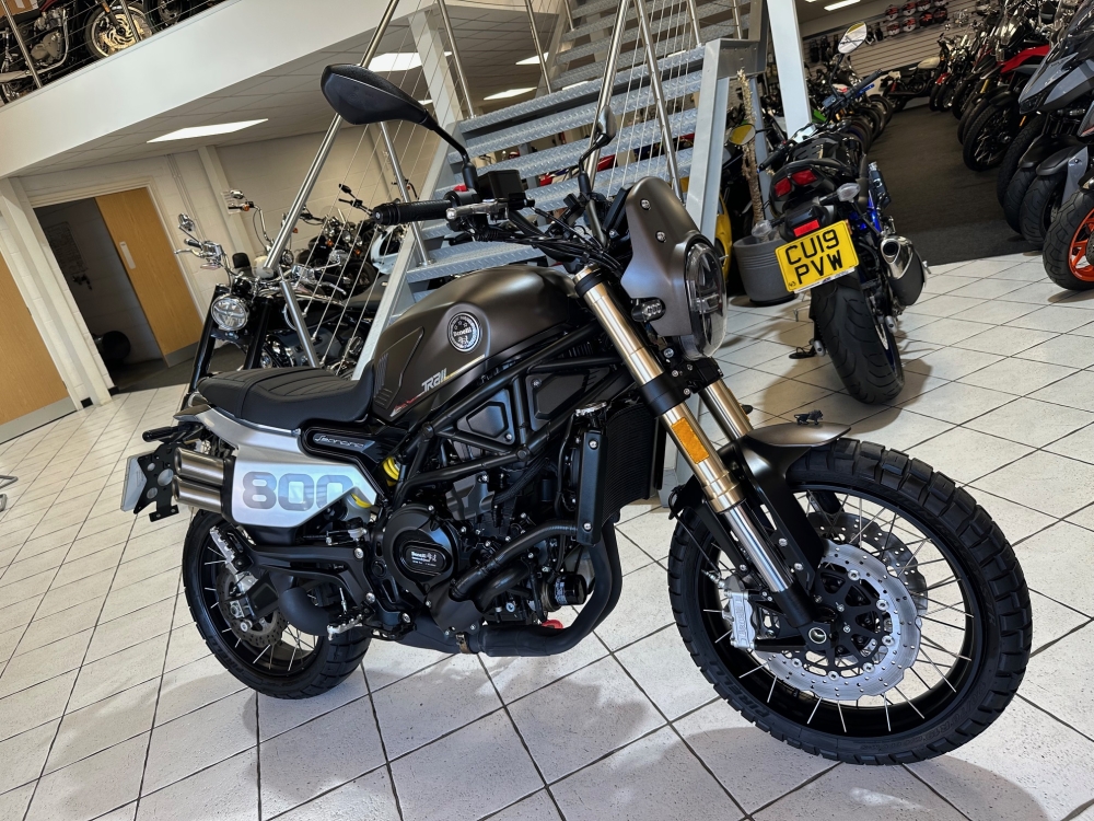 Benelli Leoncino 800 Trail