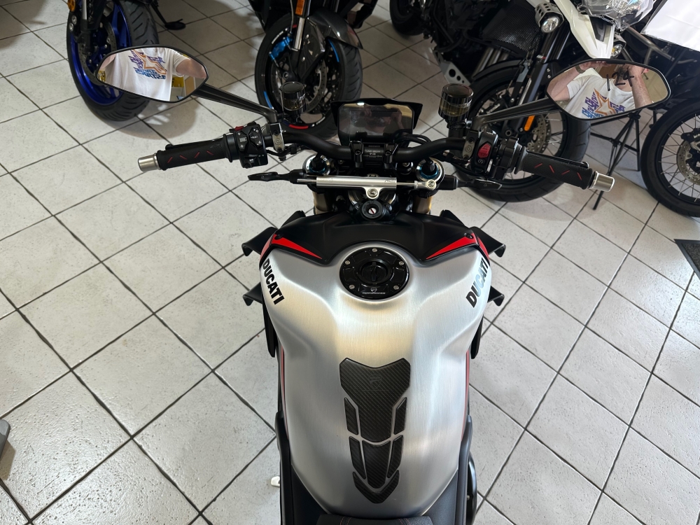 Ducati Streetfighter V4 SP