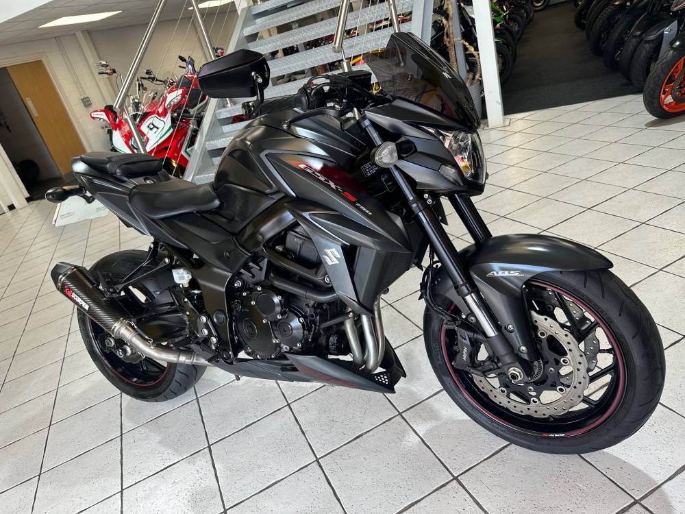 Suzuki GSX-S750