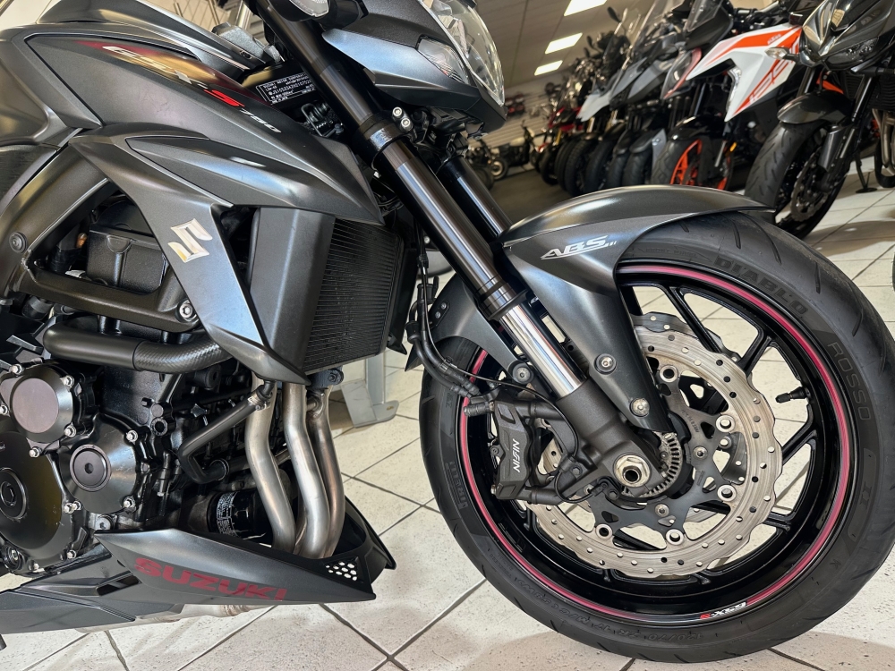 Suzuki GSX-S750