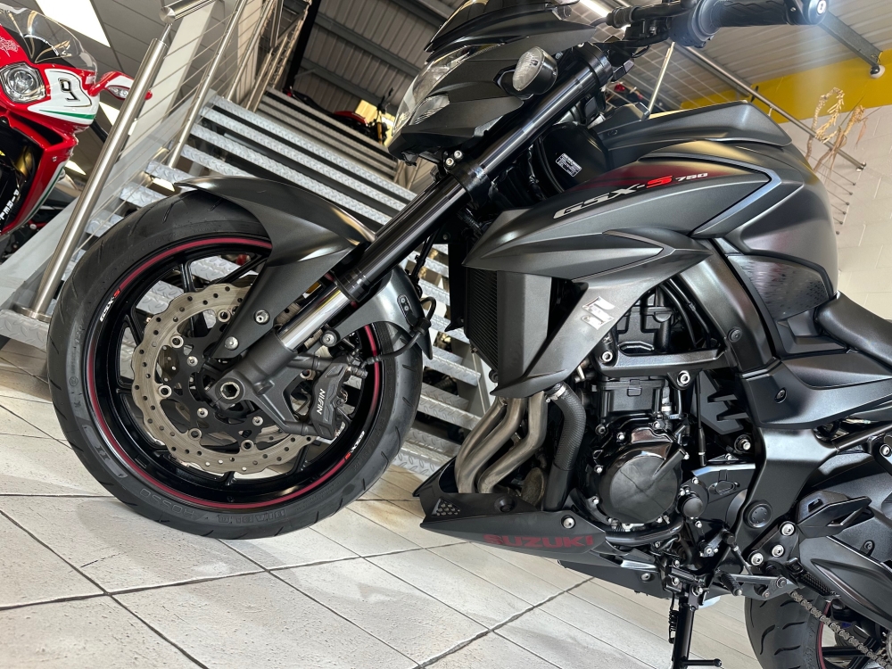 Suzuki GSX-S750