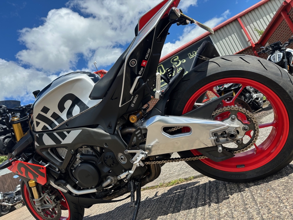 Aprilia Tuono 1100 V4 Factory