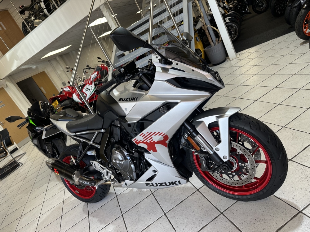Suzuki GSX-8R