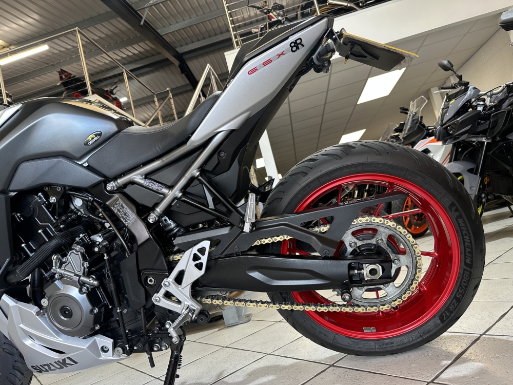 Suzuki GSX-8R