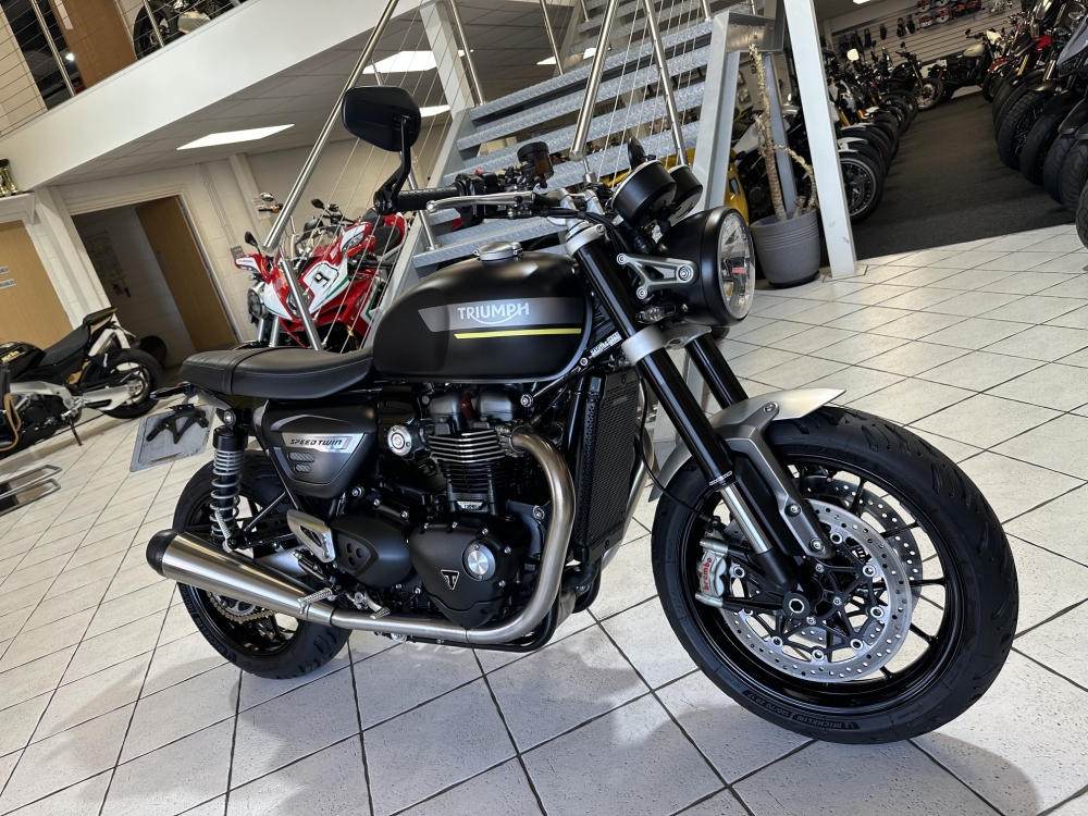Triumph Speed Twin 1200