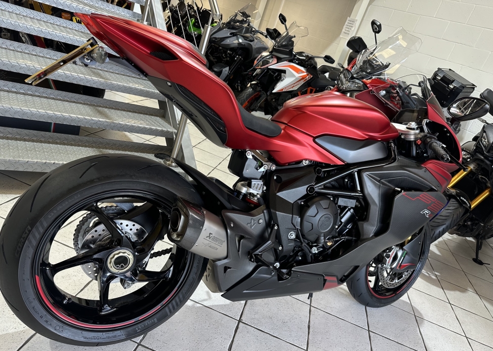 M.V F3 RR