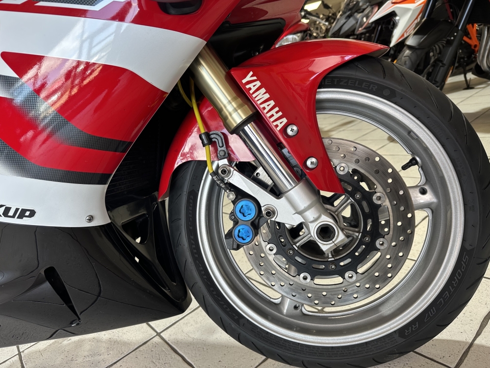 Suzuki R1