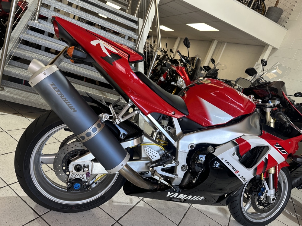 Suzuki R1