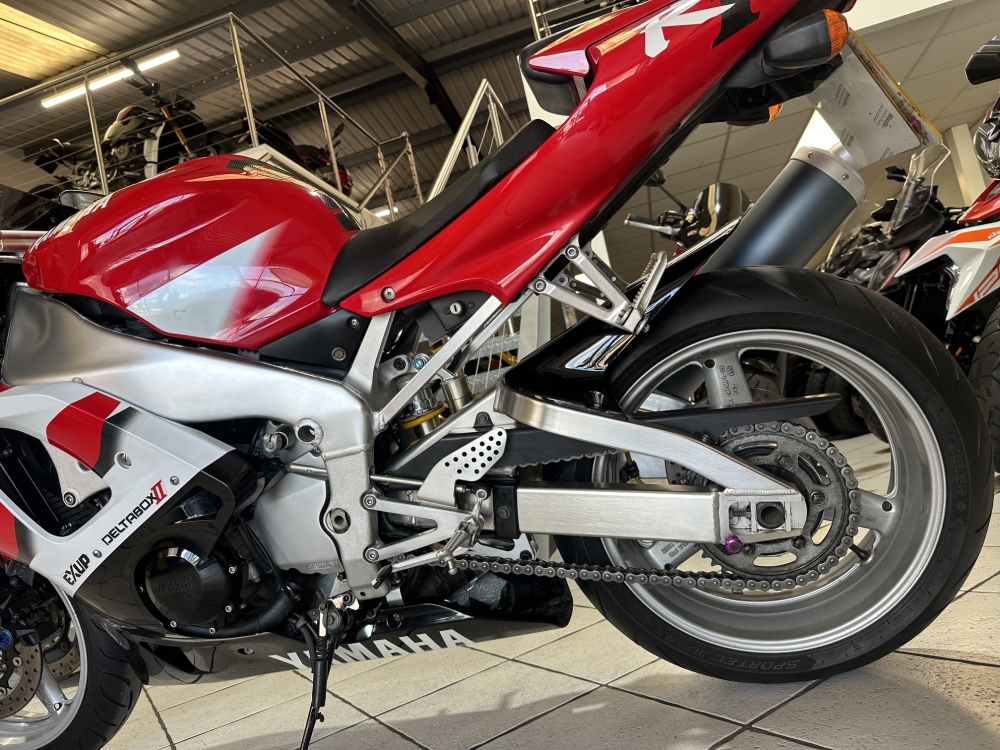 Suzuki R1