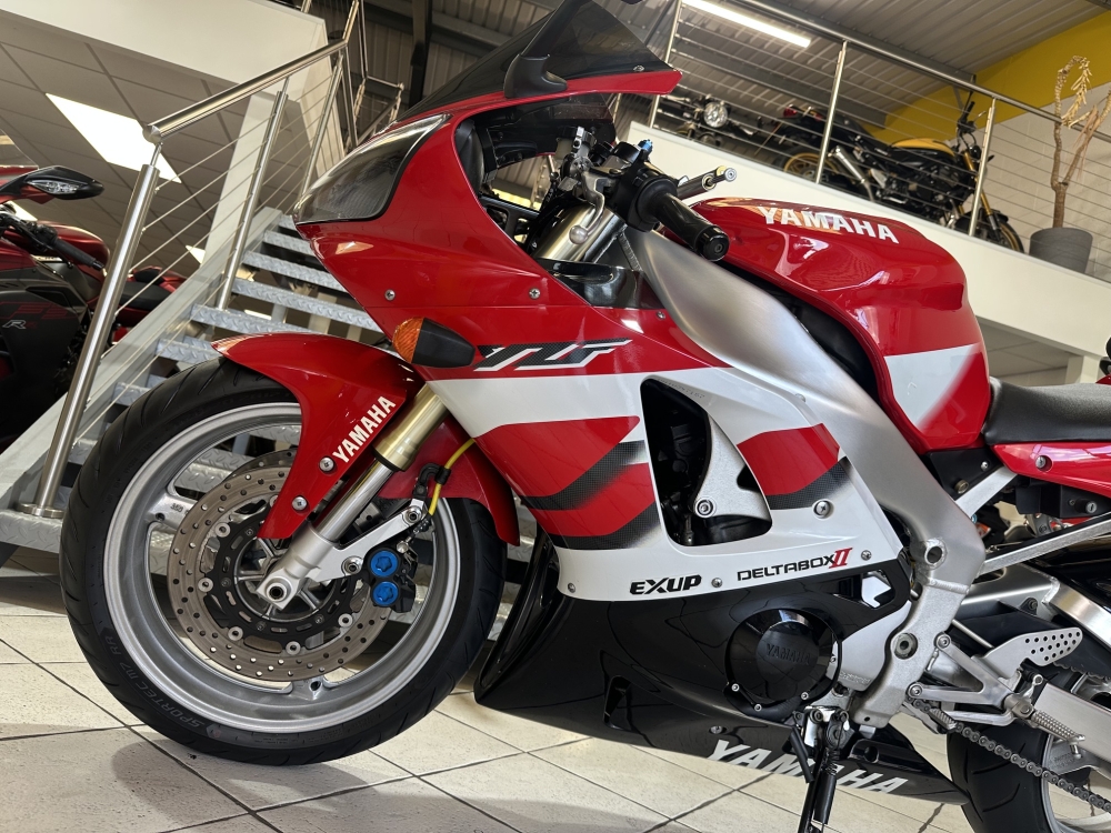 Suzuki R1