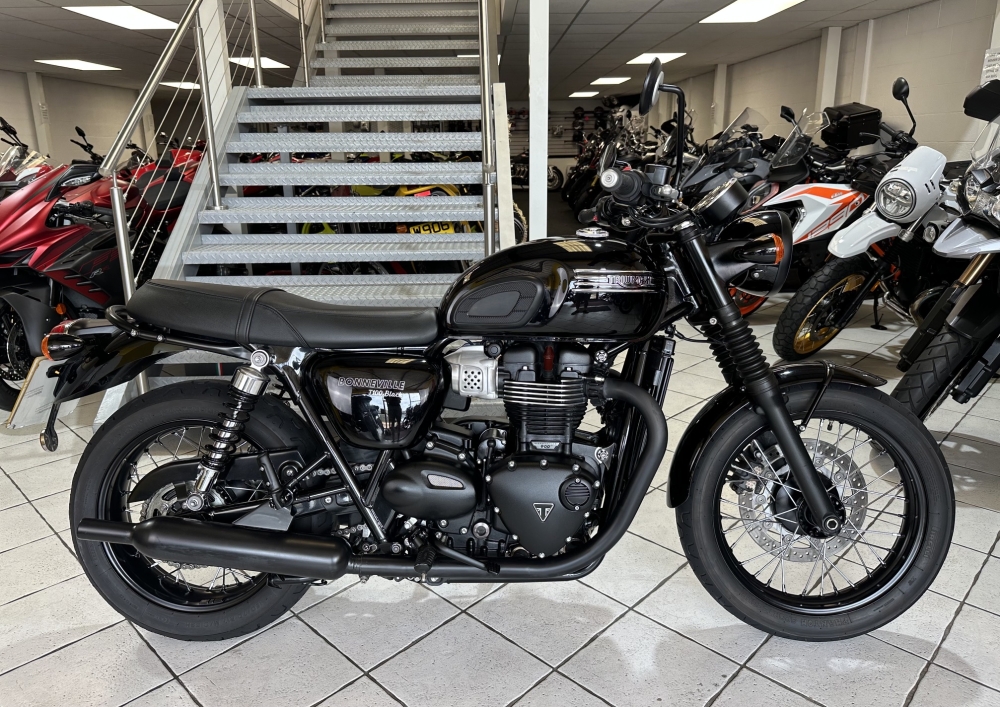 Triumph Bonneville T100 Black