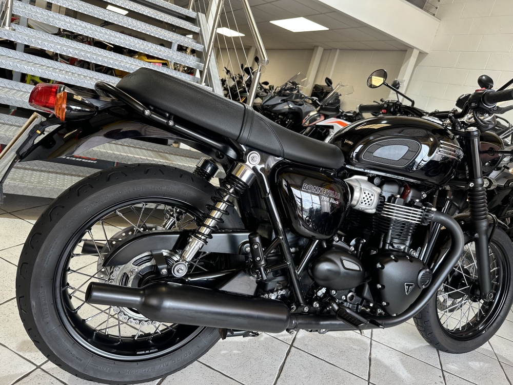 Triumph Bonneville T100 Black