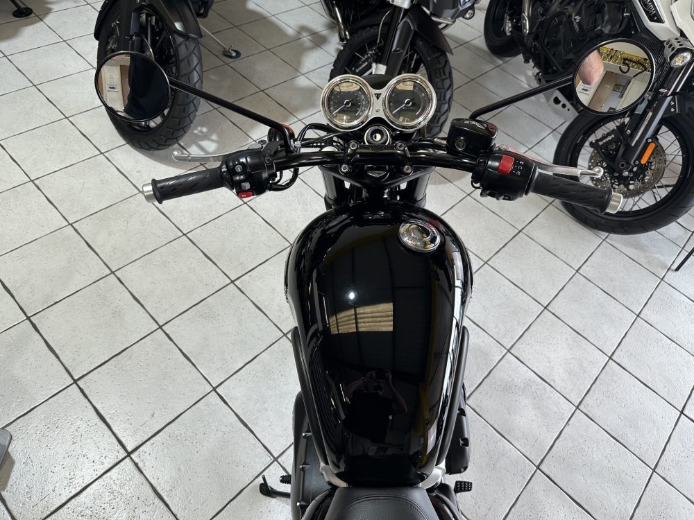 Triumph Bonneville T100 Black