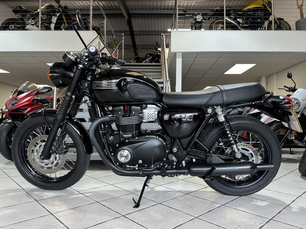 Triumph Bonneville T100 Black