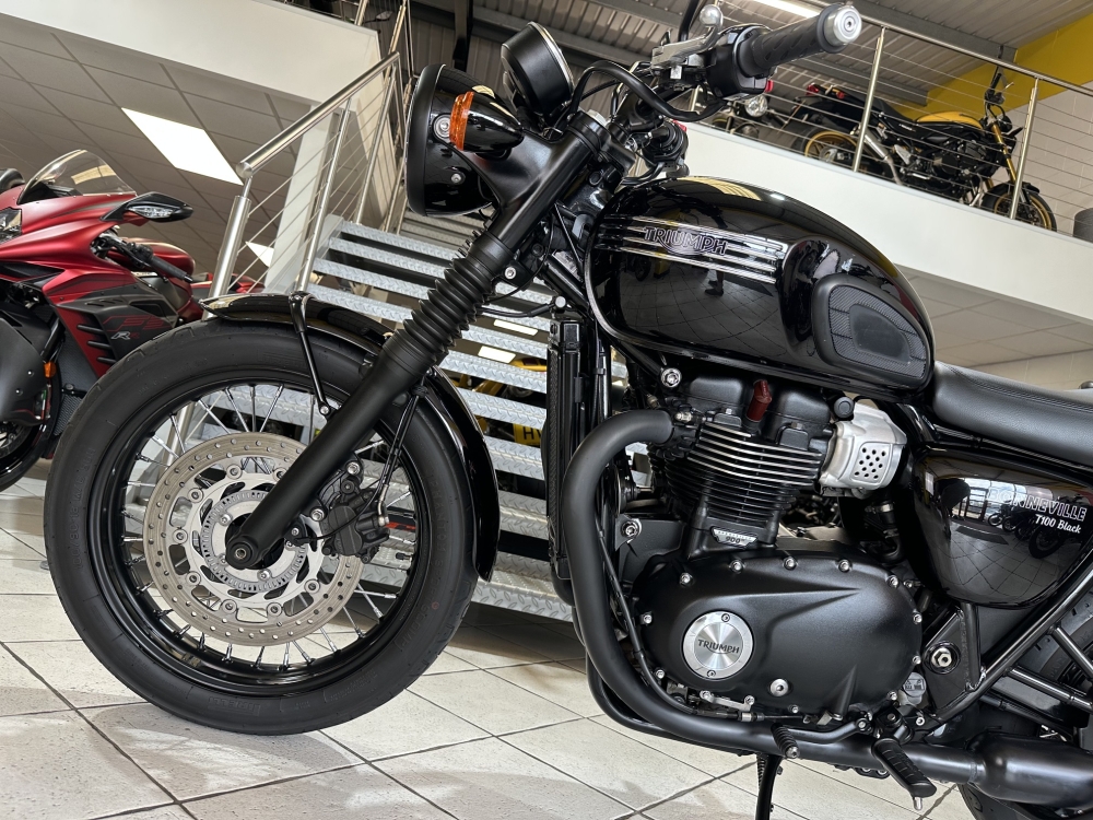 Triumph Bonneville T100 Black
