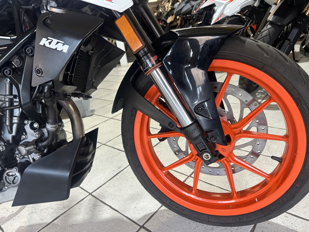KTM Duke 125