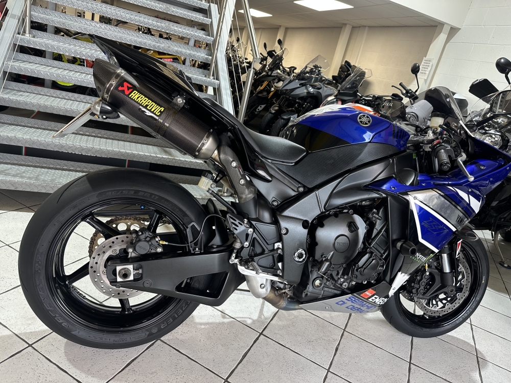 Yamaha R1