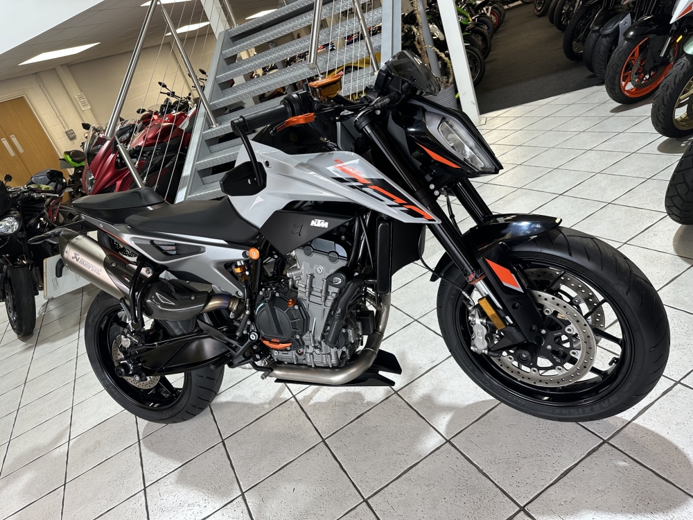 KTM Duke 790