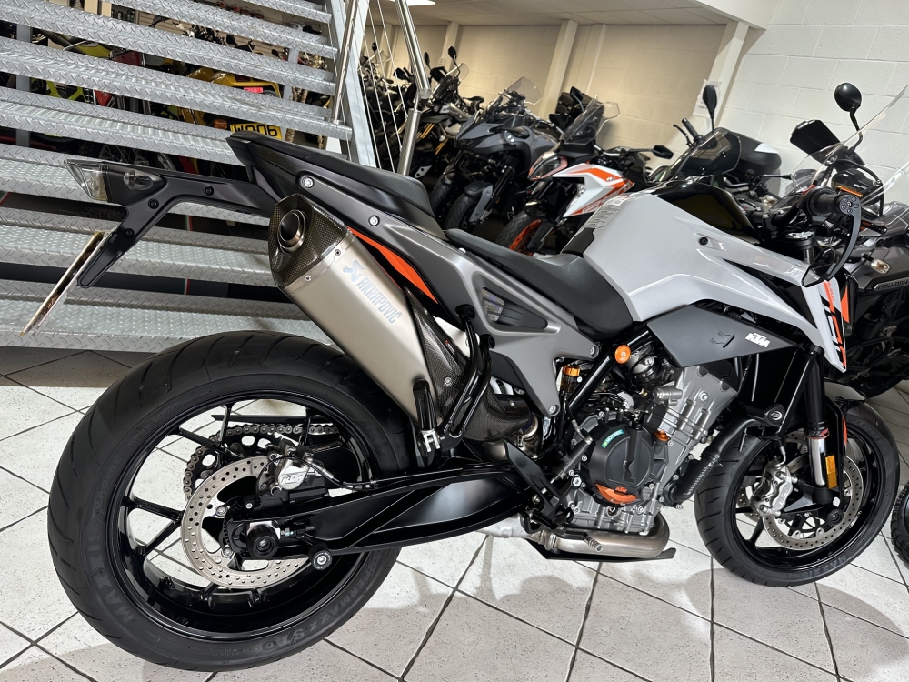 KTM Duke 790