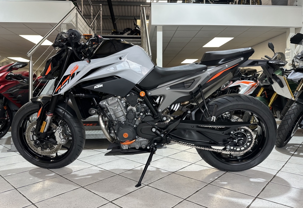 KTM Duke 790
