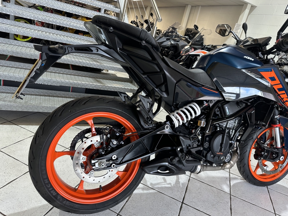 KTM DUKE 125